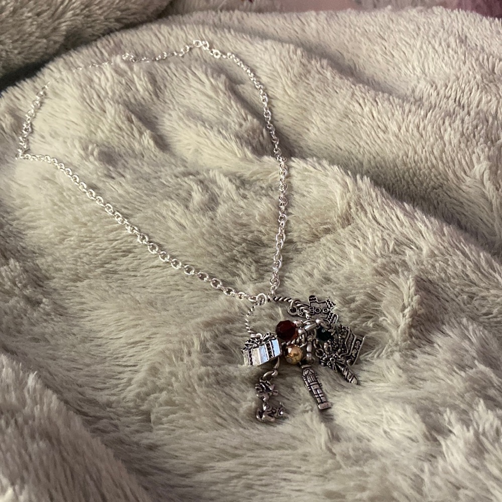 SILVER CHRISTMAS NECKLACE NEVER WORN